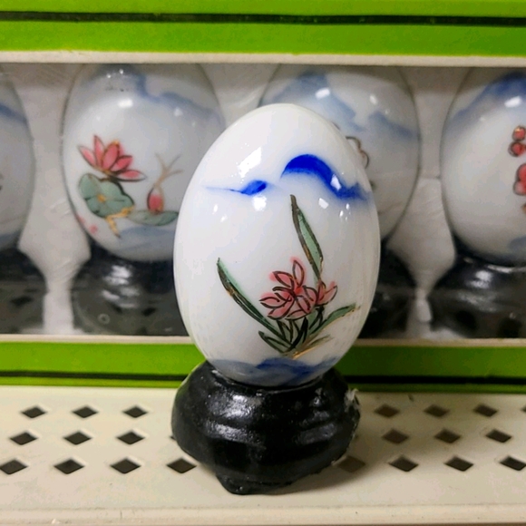 6 Vintage Handpainted ceramic floral eggs with - Picture 2 of 8